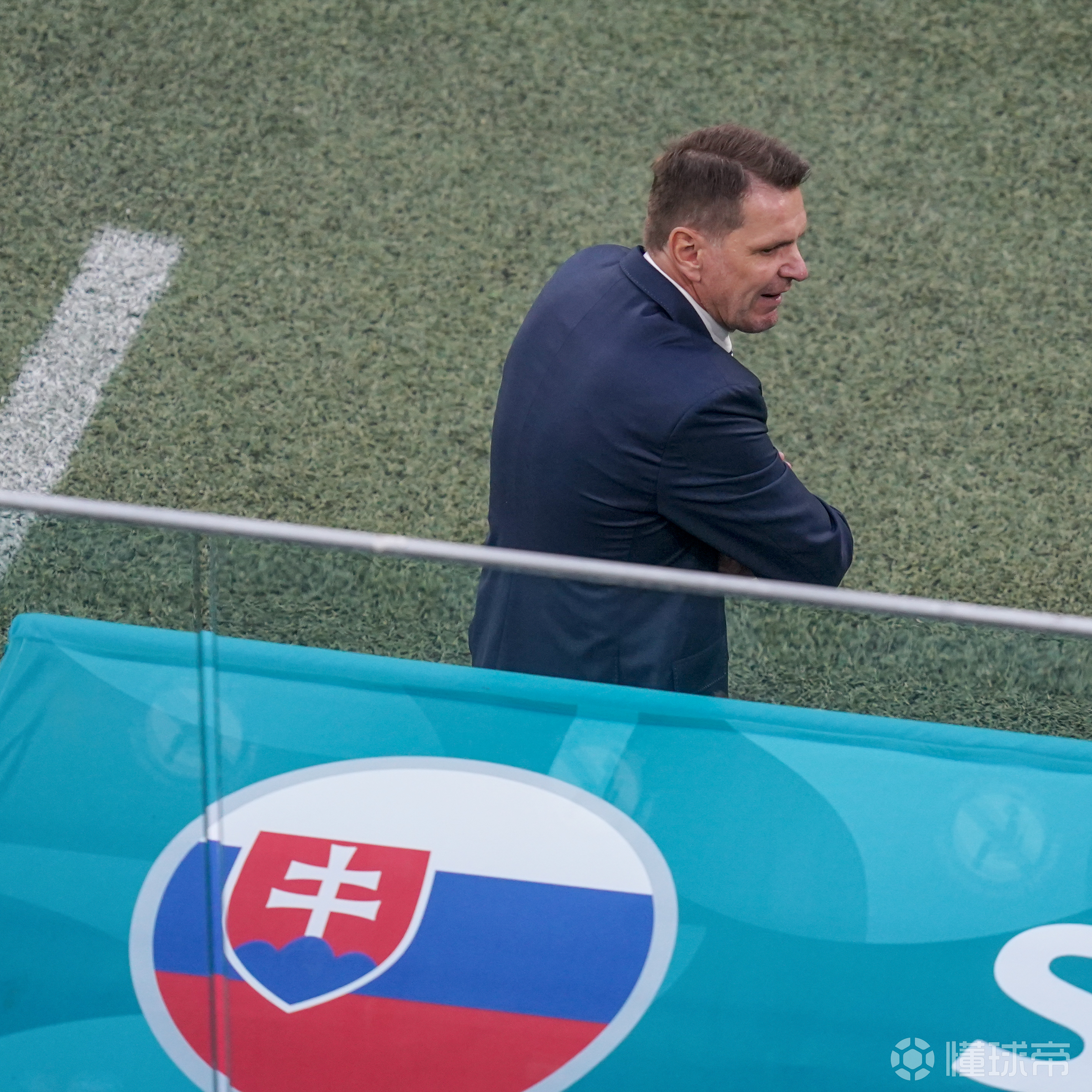 开云体育网址-莱万多夫斯基新星战术调整表现突出,FPX前途光明!-开云体育网址