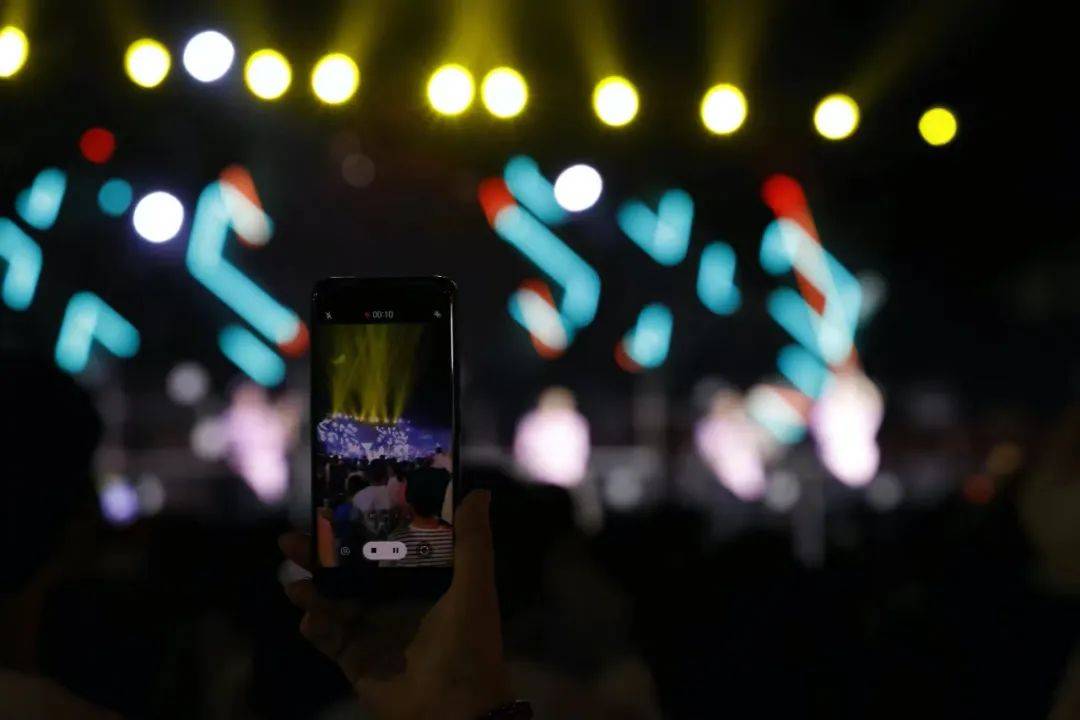 开云体育在线-Uzi迎来五赛季出色发挥，西班牙队观众热烈欢呼！赢得满堂喝彩-开云体育在线